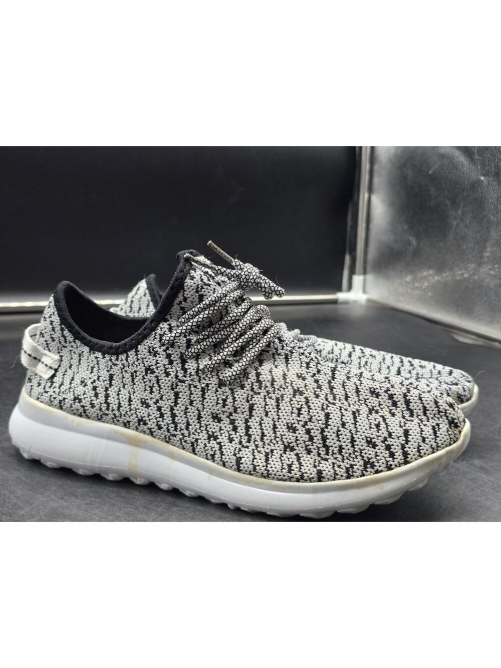 Pierre Dumas Shoes Womens Size 8 White Knit Walking Sneakers Stained Damaged